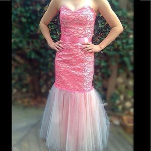 Lace & Tulle Mermaid Strapless prom dress